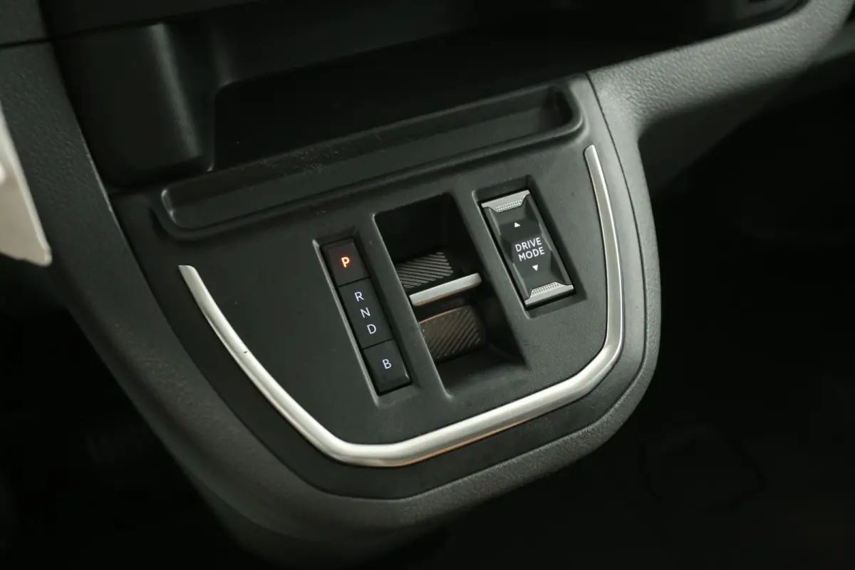 Elektrisch 75 kWh L2H1 Long Range | Snelladen | SOH 90% | Airco | Camera | Cruise | Carplay | Parkeersens.