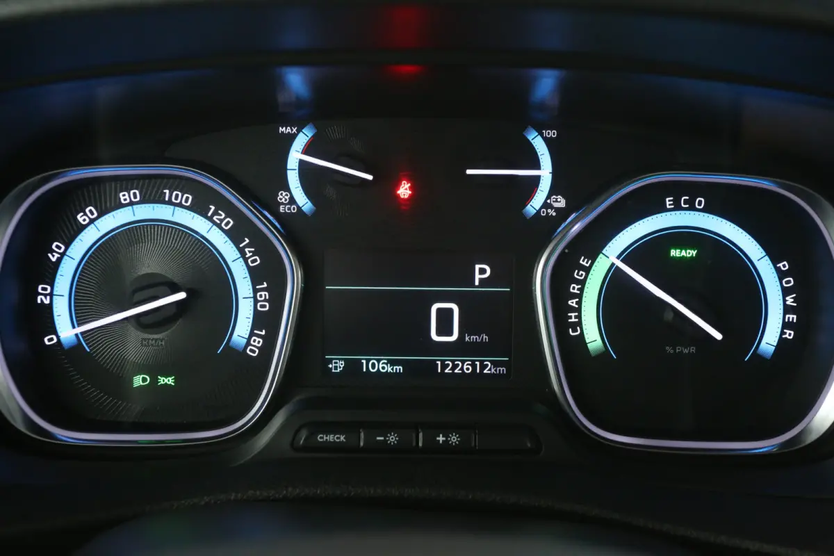 Elektrisch 75 kWh L2H1 Long Range | Snelladen | SOH 90% | Airco | Camera | Cruise | Carplay | Parkeersens.
