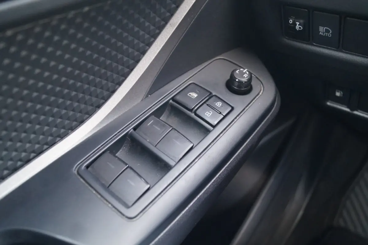 1.8 Hybrid Edition -LEER-NAVI-CAM-PDC-ECC-LED-