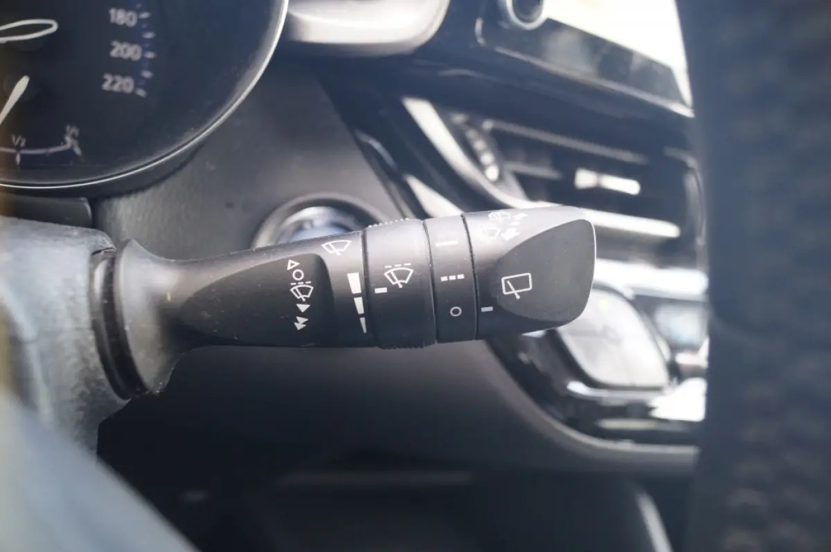 1.8 Hybrid Edition -LEER-NAVI-CAM-PDC-ECC-LED-