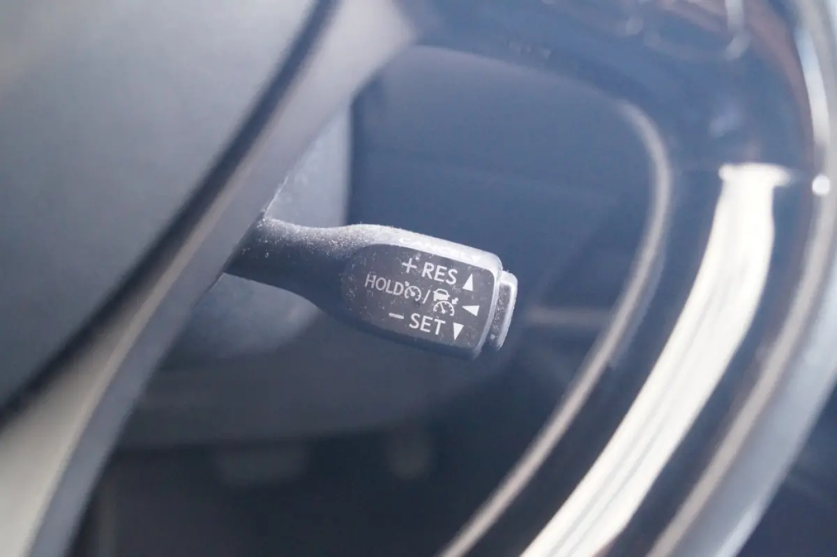 1.8 Hybrid Edition -LEER-NAVI-CAM-PDC-ECC-LED-