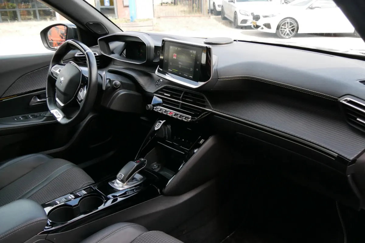 1.2 PureTech GT-Line. pano. focal. dist- vervangen.