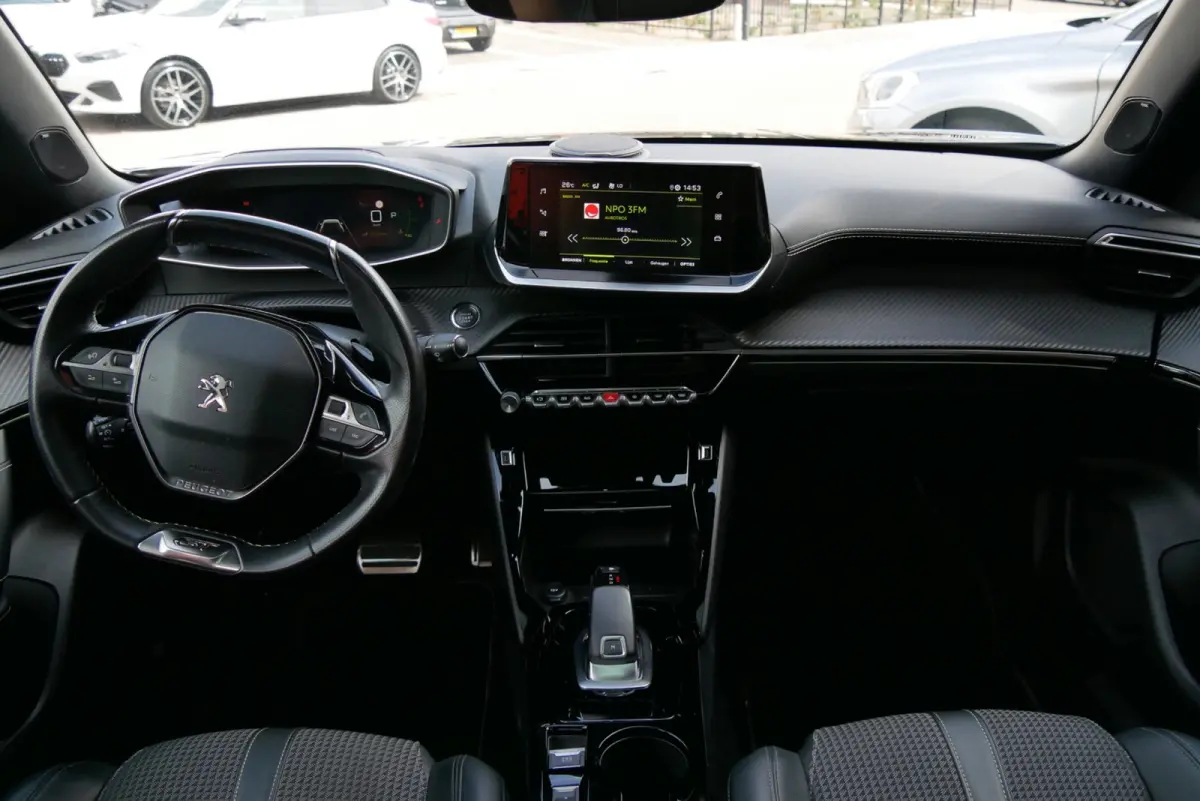 1.2 PureTech GT-Line. pano. focal. dist- vervangen.