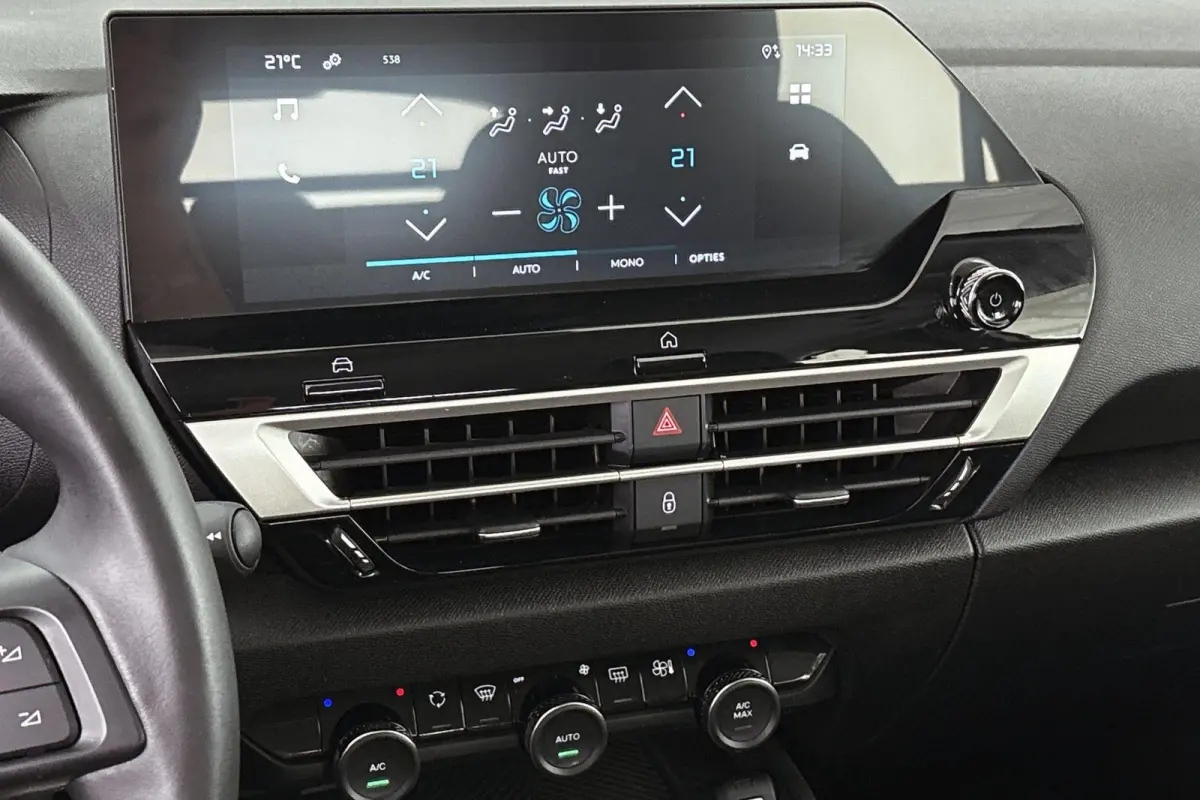 You 50 kWh Achteruitrijcamera Apple CarPlay Climate Control