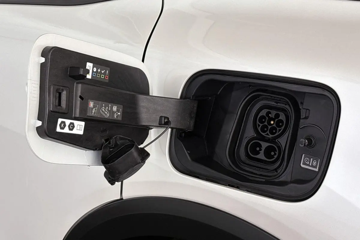 You 50 kWh Achteruitrijcamera Apple CarPlay Climate Control