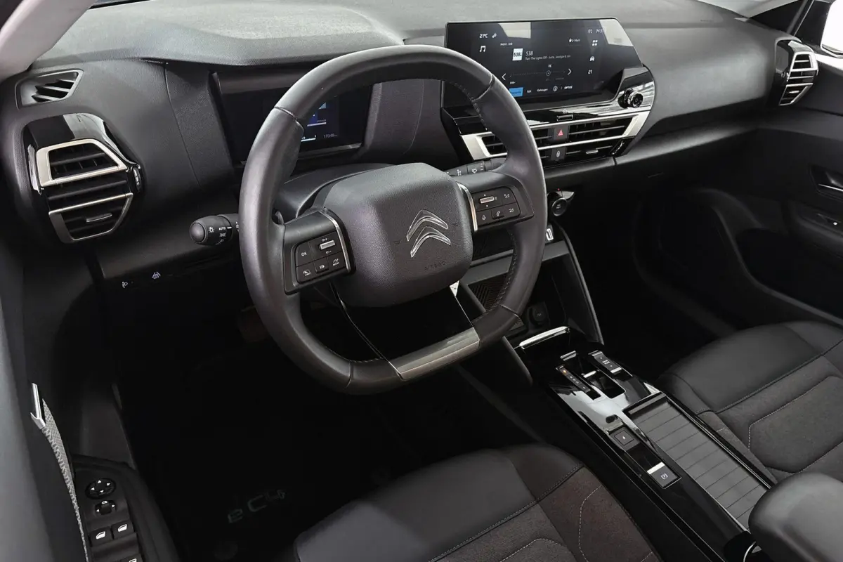 You 50 kWh Achteruitrijcamera Apple CarPlay Climate Control