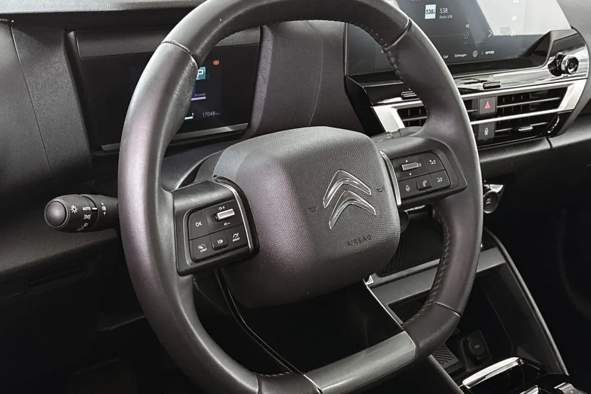 You 50 kWh Achteruitrijcamera Apple CarPlay Climate Control
