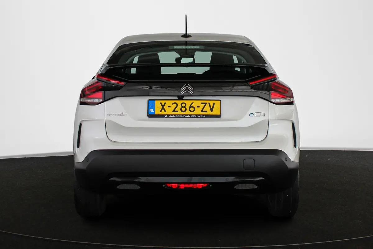 You 50 kWh Achteruitrijcamera Apple CarPlay Climate Control