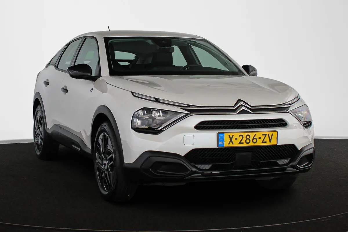 You 50 kWh Achteruitrijcamera Apple CarPlay Climate Control