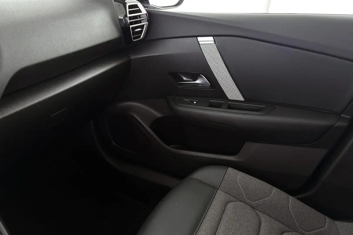 You 50 kWh Achteruitrijcamera Apple CarPlay Climate Control