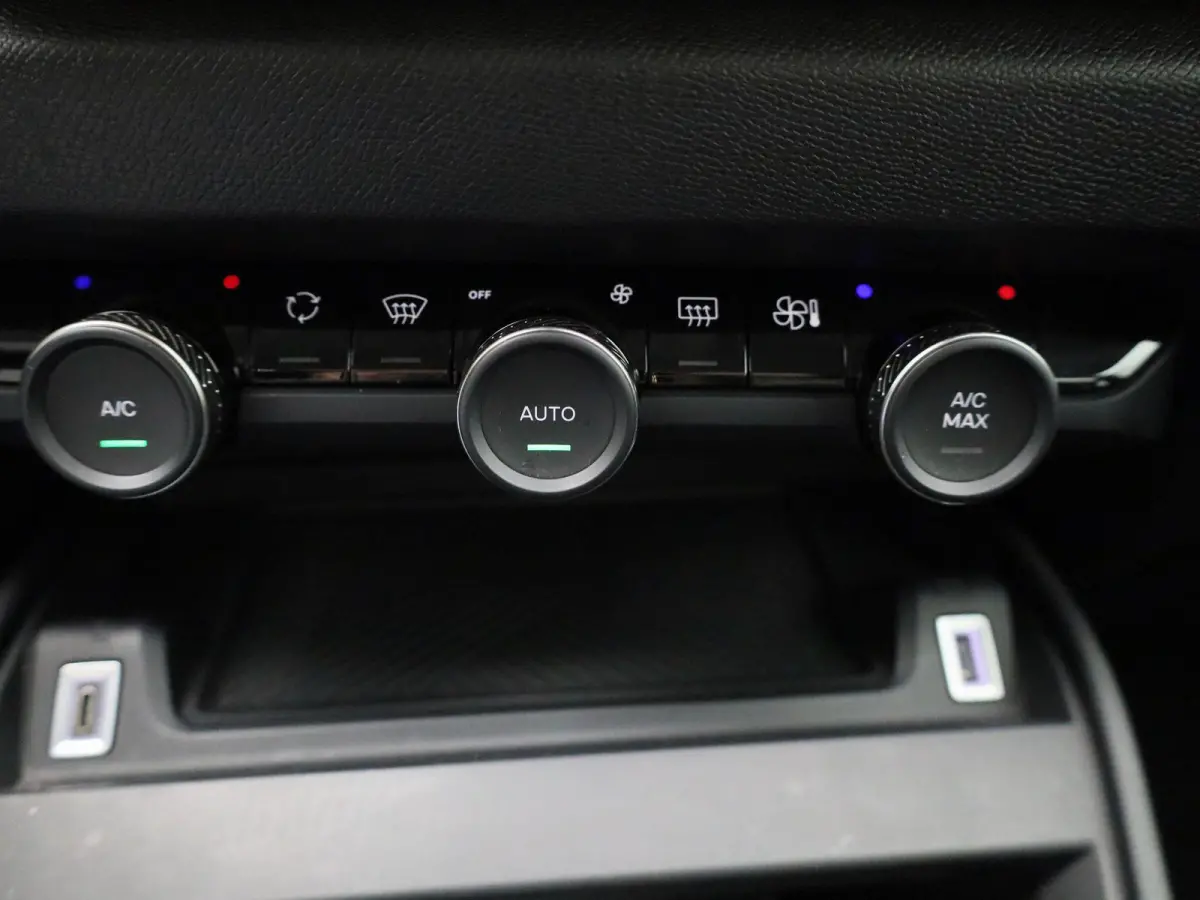 1.2 Puretech Live | Airconditioning | Bluetooth | Parkeersensoren | Lichtmetalen Velgen |