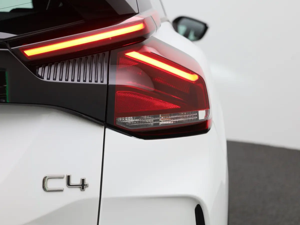 1.2 Puretech Live | Airconditioning | Bluetooth | Parkeersensoren | Lichtmetalen Velgen |