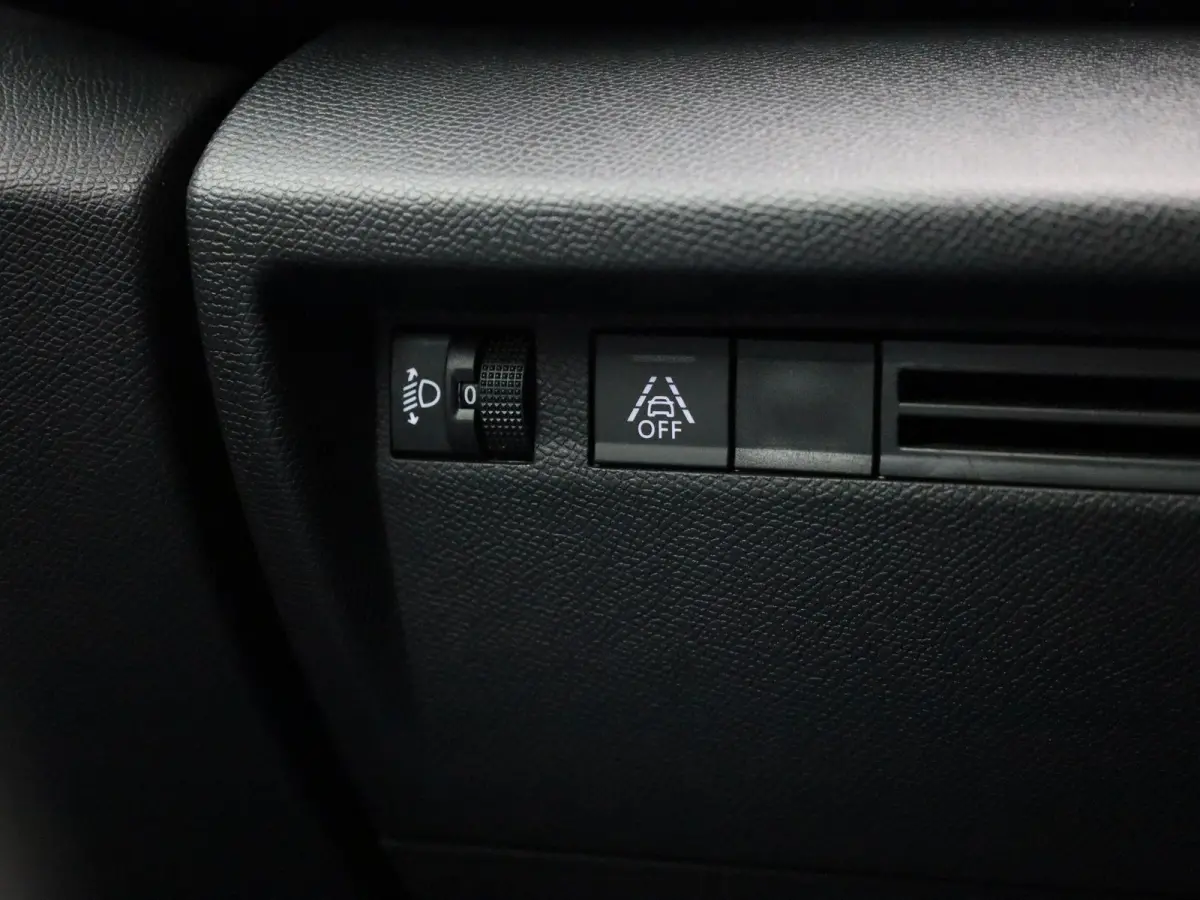 1.2 Puretech Live | Airconditioning | Bluetooth | Parkeersensoren | Lichtmetalen Velgen |