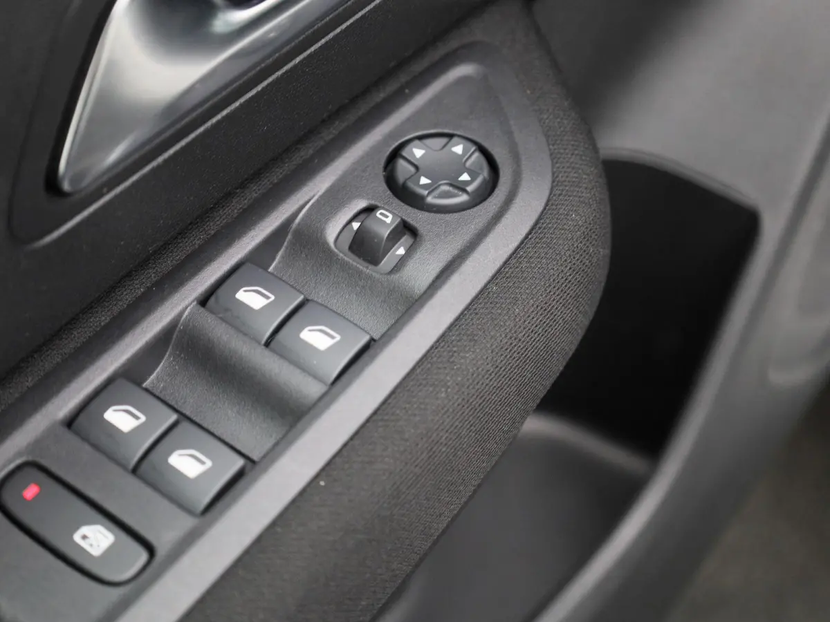 1.2 Puretech Live | Airconditioning | Bluetooth | Parkeersensoren | Lichtmetalen Velgen |