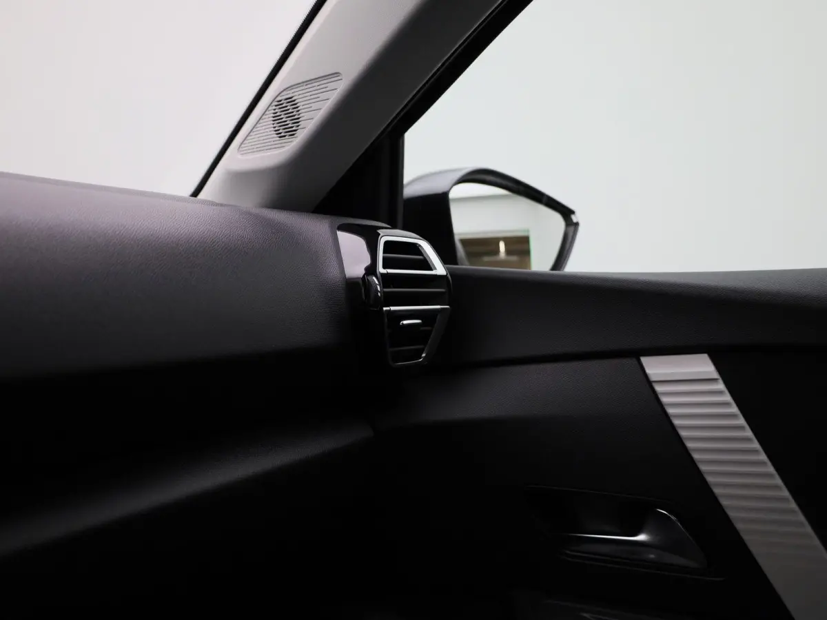 1.2 Puretech Live | Airconditioning | Bluetooth | Parkeersensoren | Lichtmetalen Velgen |