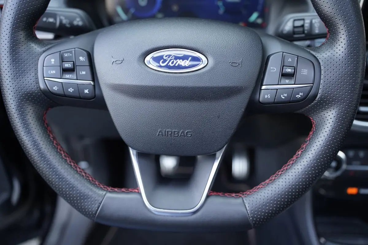 1.0 EcoBoost ST-Line X Pano Navi Cam