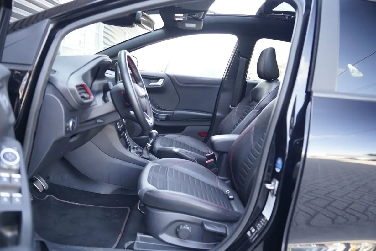 1.0 EcoBoost ST-Line X Pano Navi Cam
