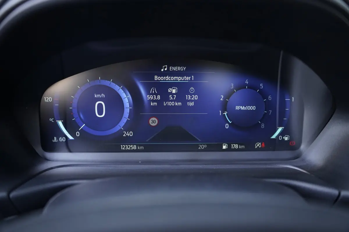 1.0 EcoBoost ST-Line X Pano Navi Cam