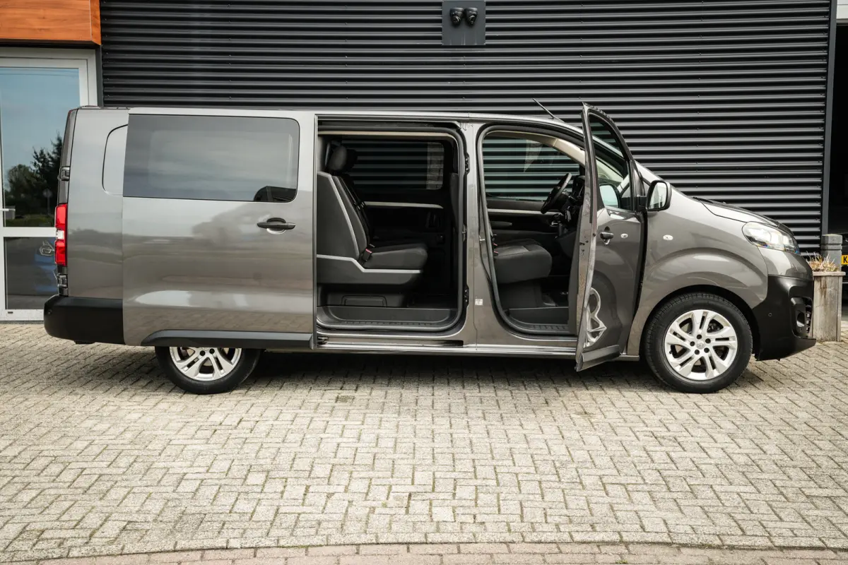 2.0 CDTI 150PK L3 Dubbele Cabine | ACC | CarPlay | 2x Schuifdeur | Trekhaak | 6-Persoons | Camera |
