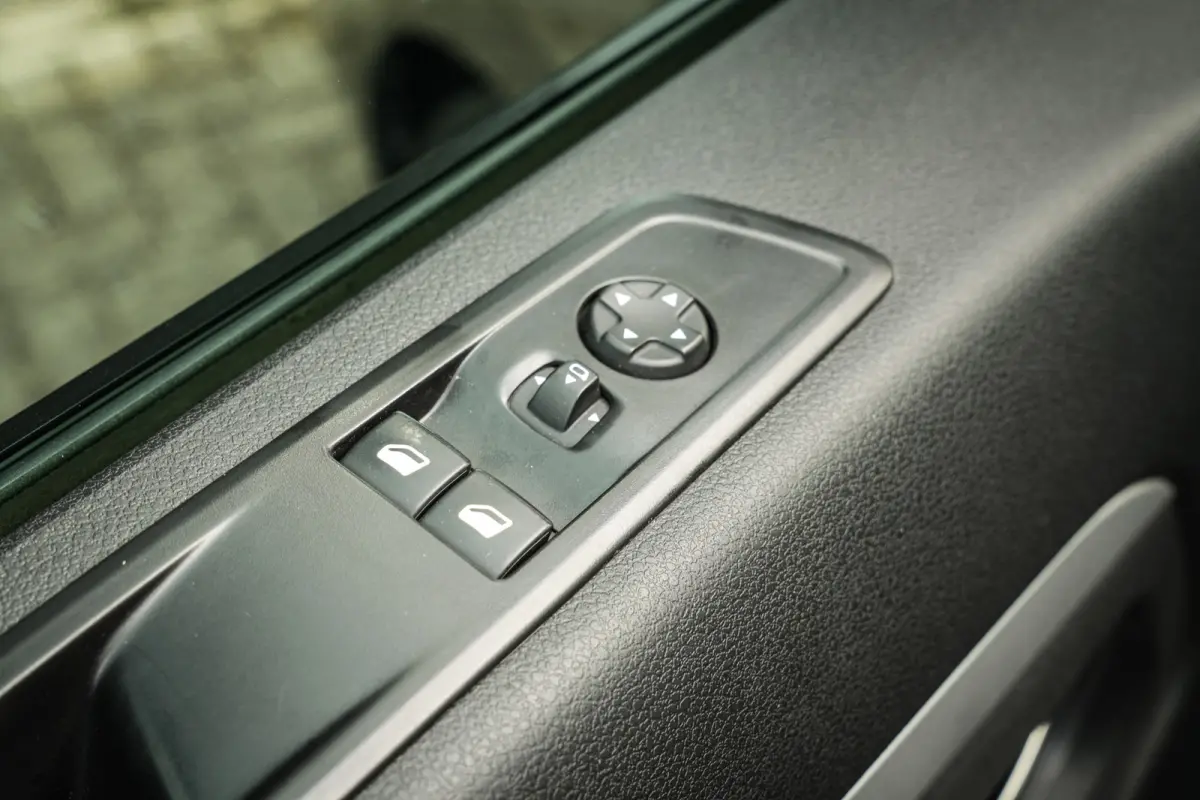2.0 CDTI 150PK L3 Dubbele Cabine | ACC | CarPlay | 2x Schuifdeur | Trekhaak | 6-Persoons | Camera |