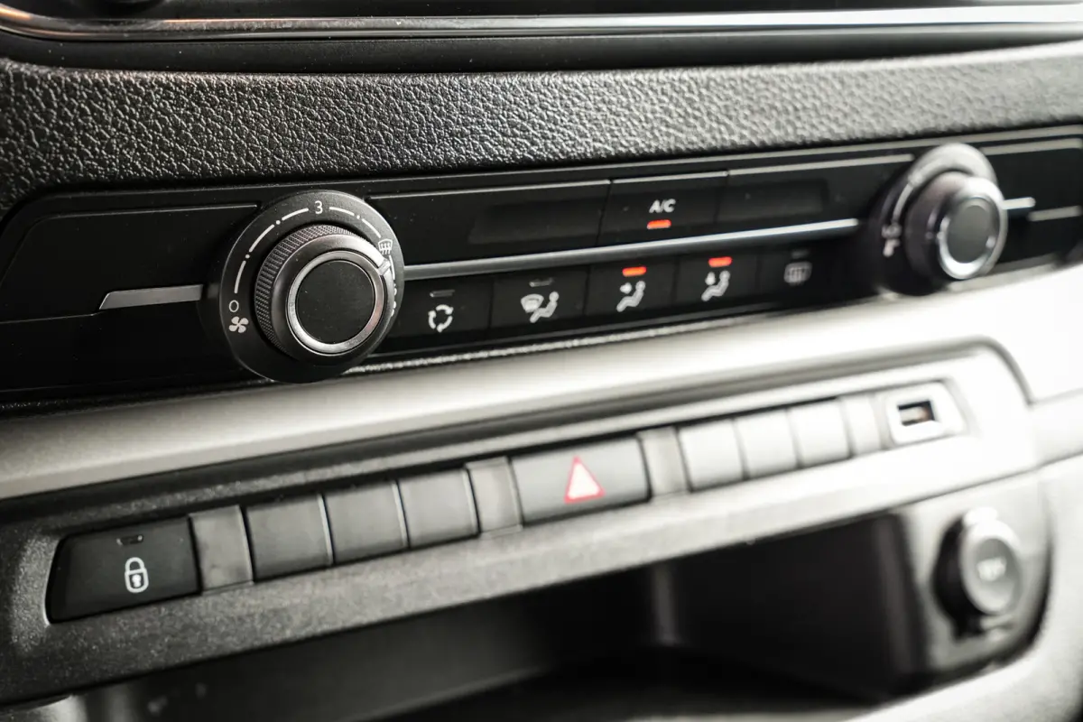 2.0 CDTI 150PK L3 Dubbele Cabine | ACC | CarPlay | 2x Schuifdeur | Trekhaak | 6-Persoons | Camera |