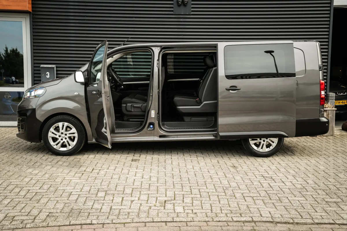 2.0 CDTI 150PK L3 Dubbele Cabine | ACC | CarPlay | 2x Schuifdeur | Trekhaak | 6-Persoons | Camera |