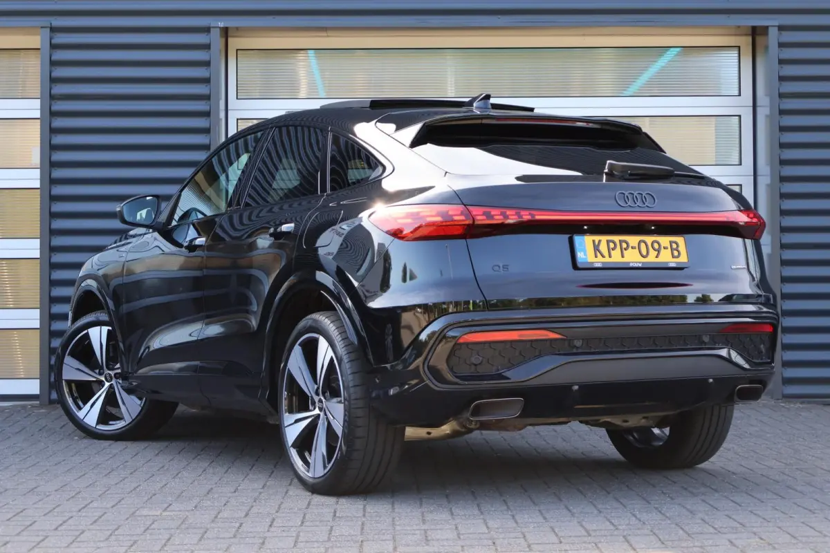 2.0 TFSI e-hybrid 299pk quattro S edition | Panoramadak | Rondomzichtcamera | Ambienceverlichting | Parkeerassistent | Adaptive Cruise