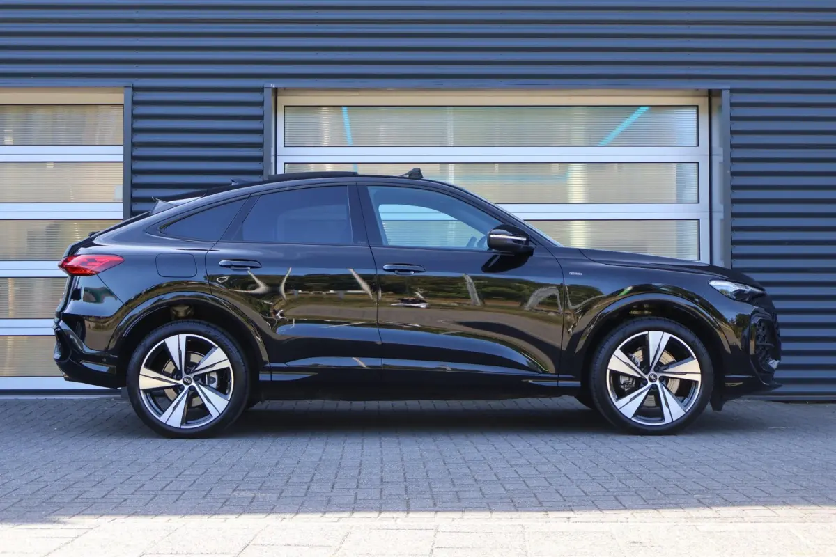 2.0 TFSI e-hybrid 299pk quattro S edition | Panoramadak | Rondomzichtcamera | Ambienceverlichting | Parkeerassistent | Adaptive Cruise