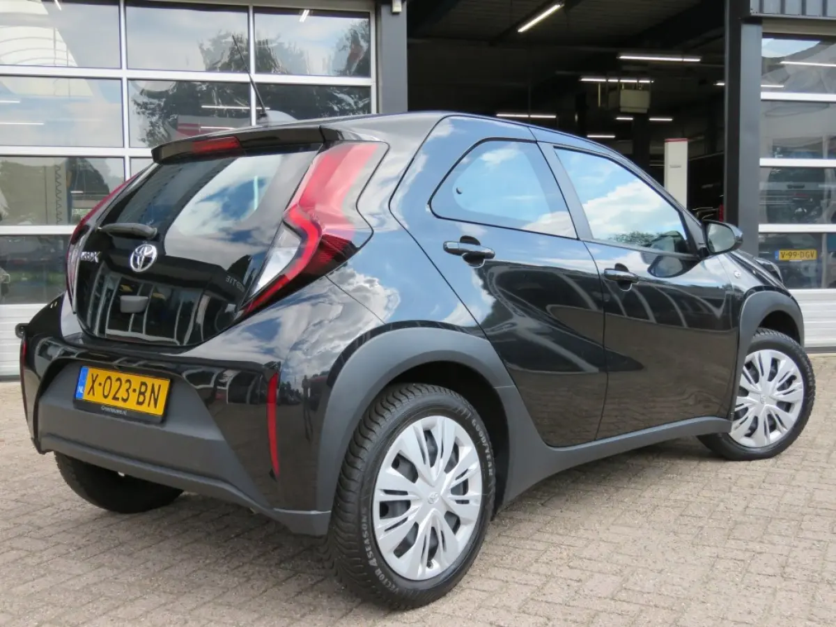 1.0 VVT-I MT PLAY / Camera / Cruise / BOVAG garantie