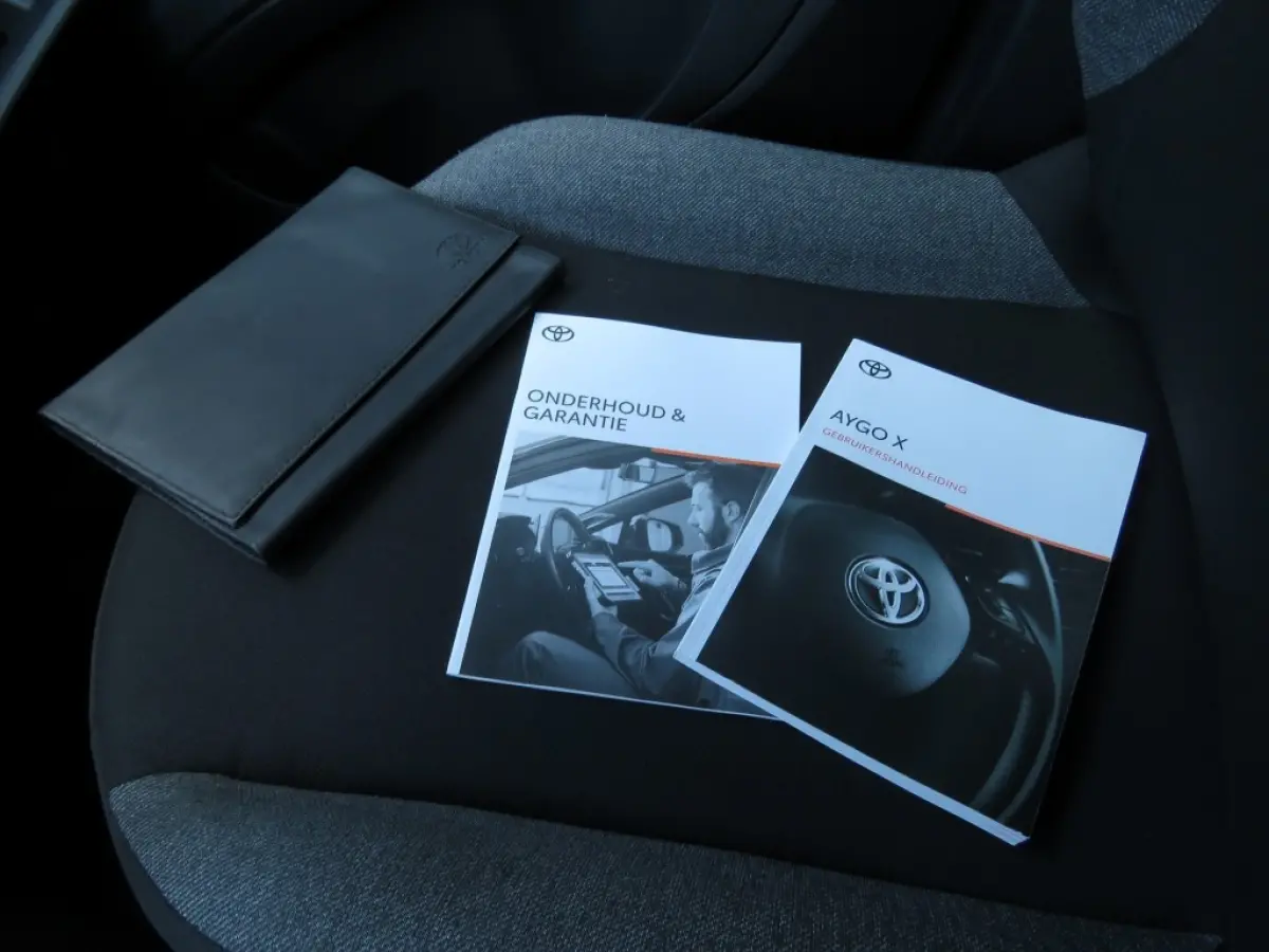 1.0 VVT-I MT PLAY / Camera / Cruise / BOVAG garantie
