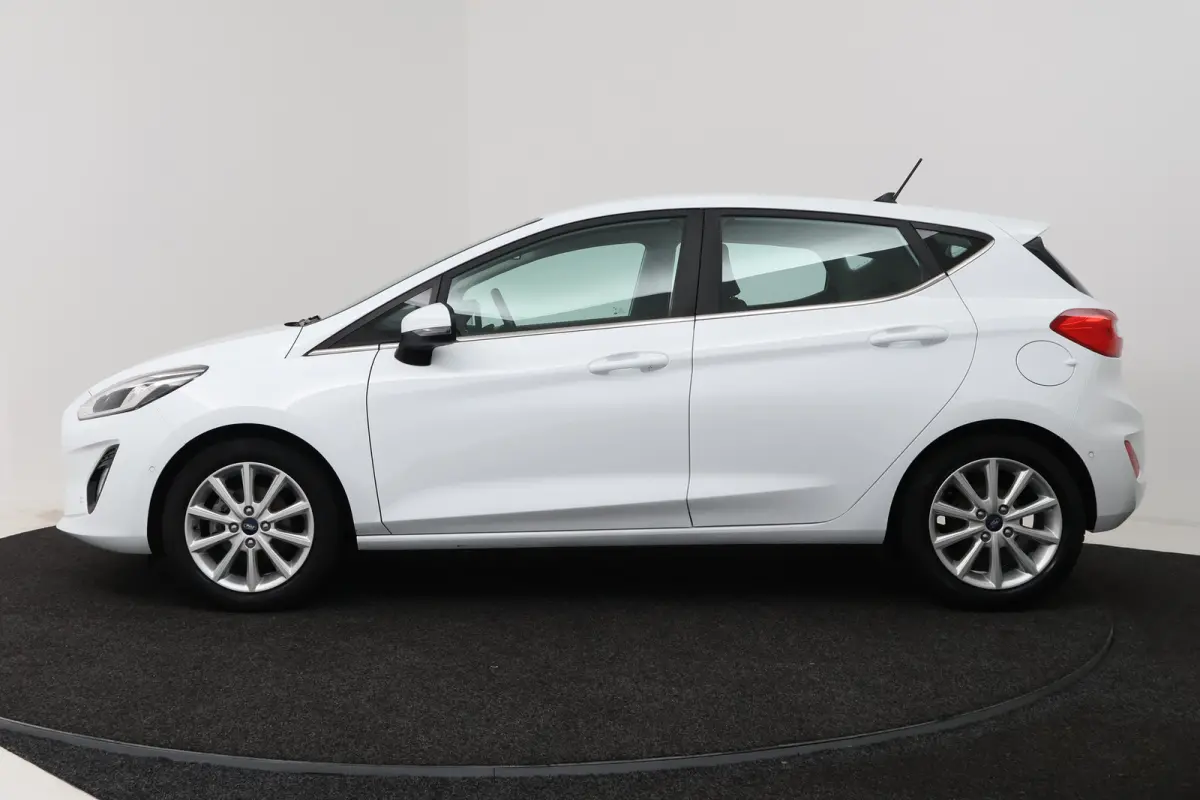 1.0 EcoBoost Titanium (STOEL/STUUR VERWARMING, CAMERA, TREKHAAK, CRUISE ADAPTIEF)