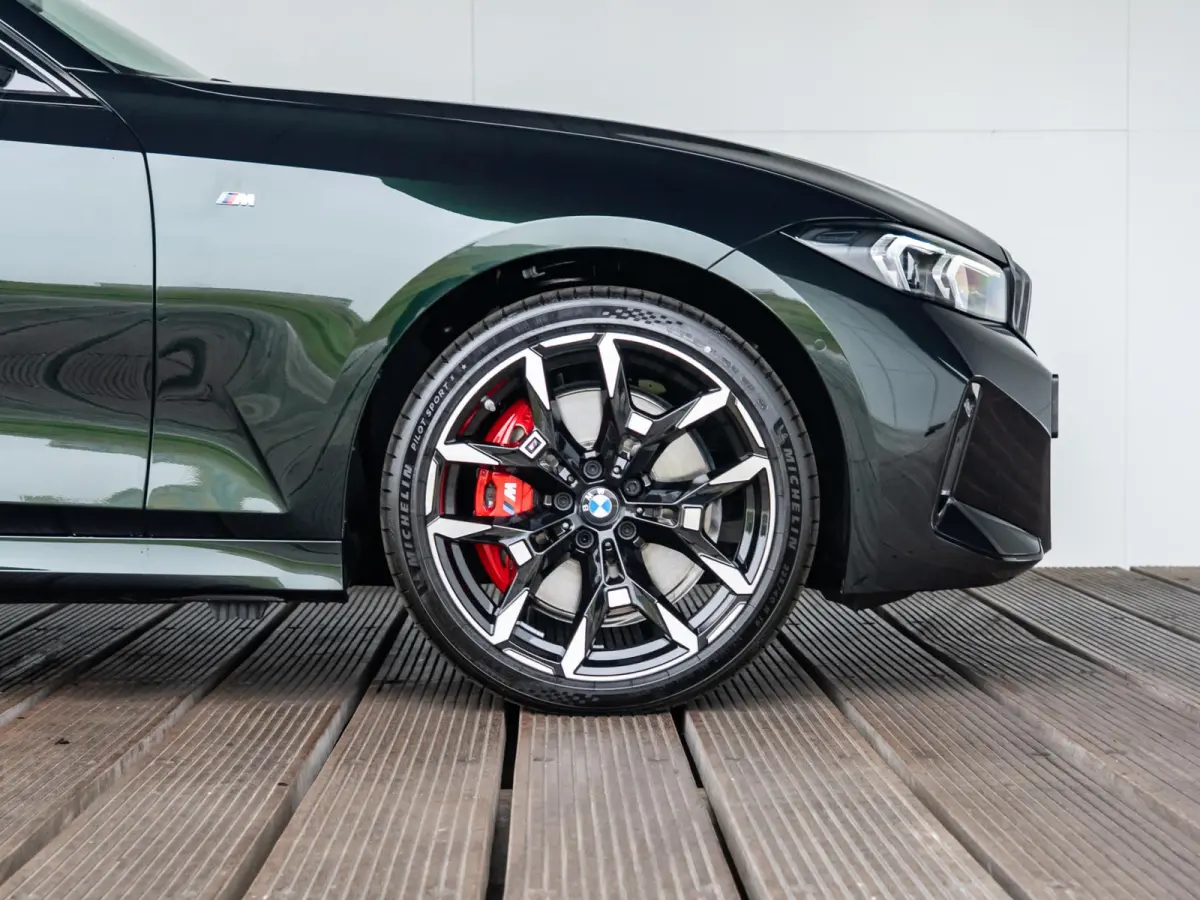 330e High Executive | M Sportpakket Pro | Innovation Pack | Comfort Pack | Individual Lak