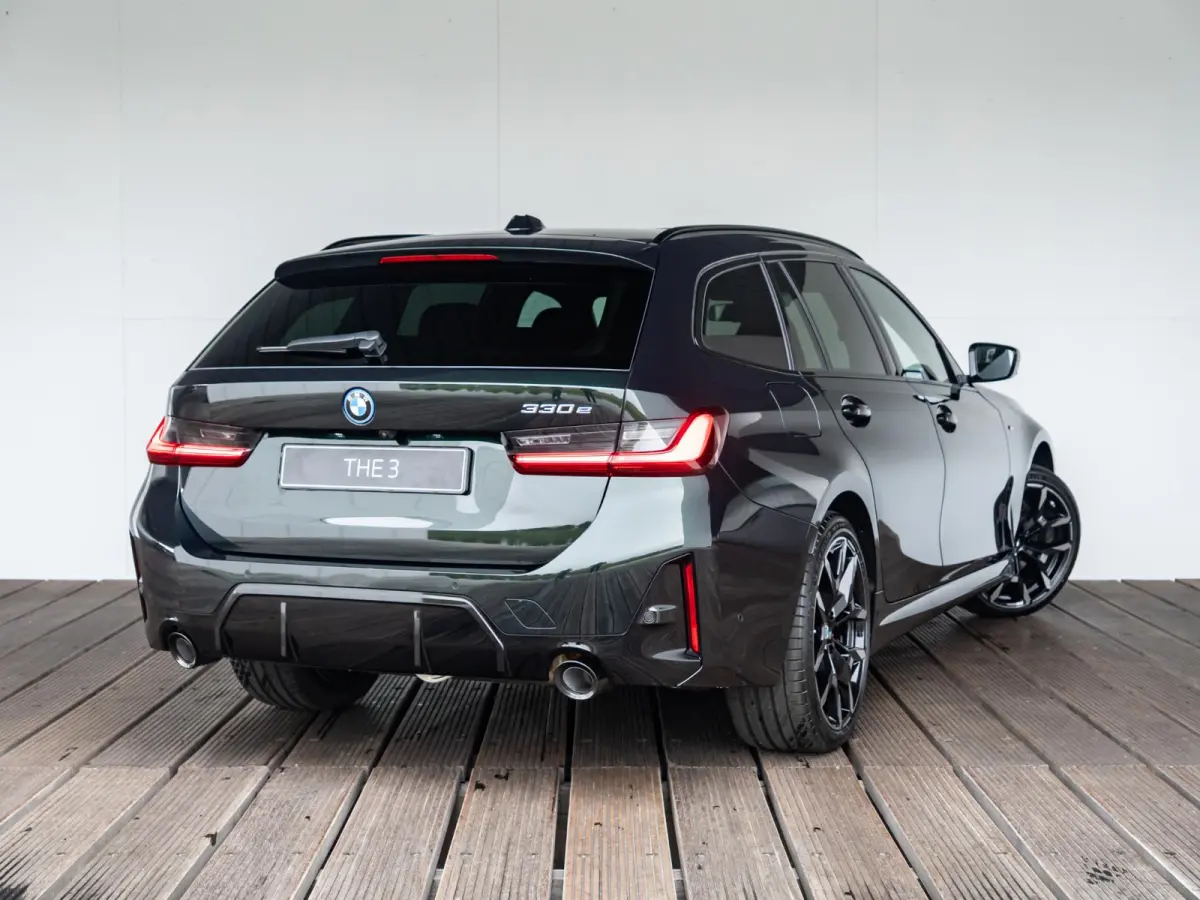 330e High Executive | M Sportpakket Pro | Innovation Pack | Comfort Pack | Individual Lak