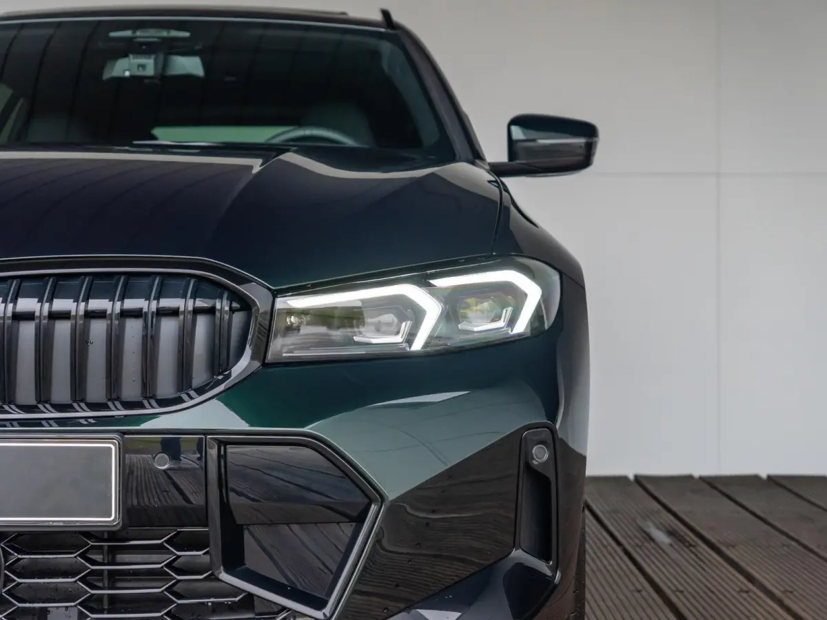 330e High Executive | M Sportpakket Pro | Innovation Pack | Comfort Pack | Individual Lak