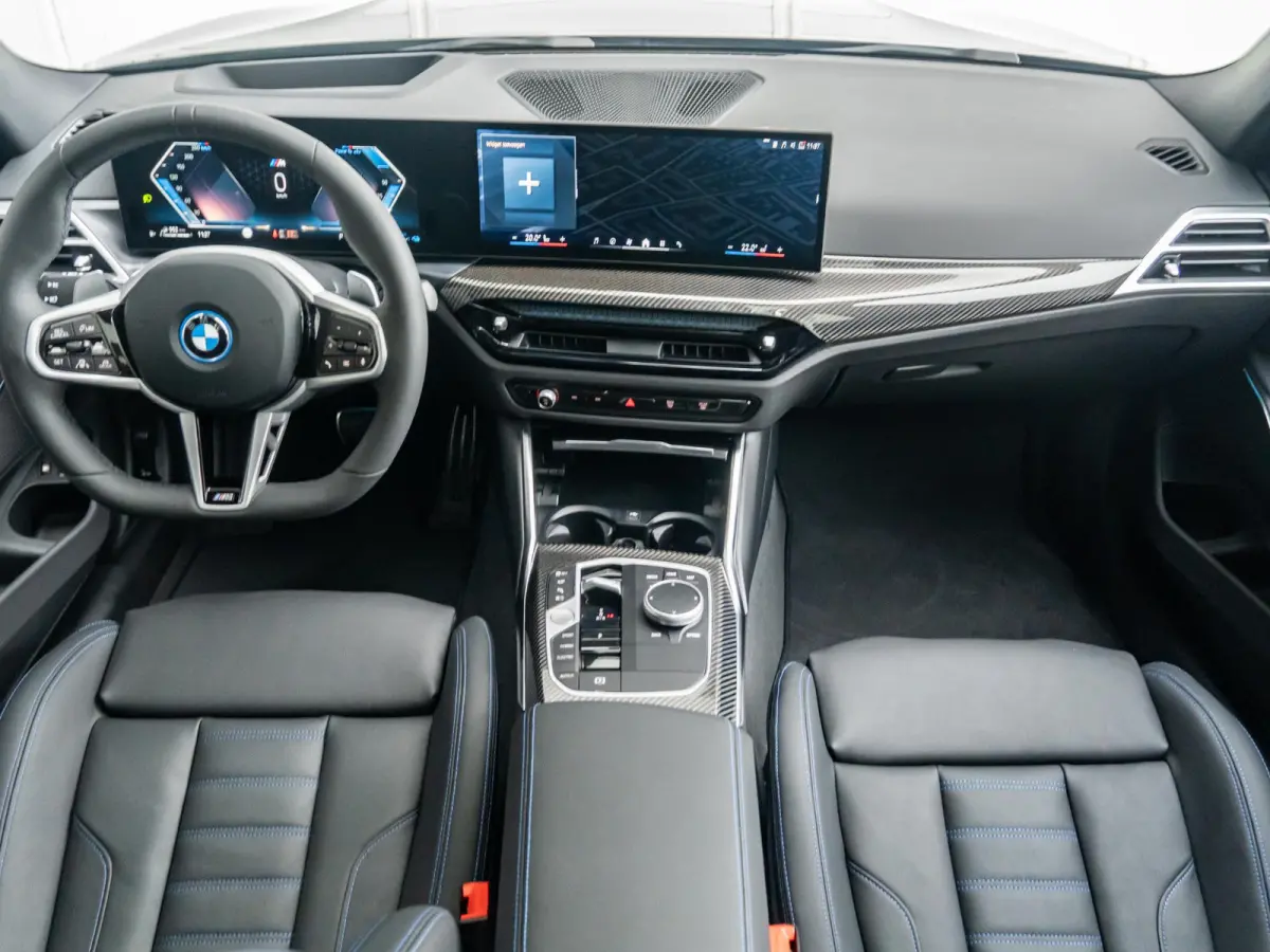 330e High Executive | M Sportpakket Pro | Innovation Pack | Comfort Pack | Individual Lak