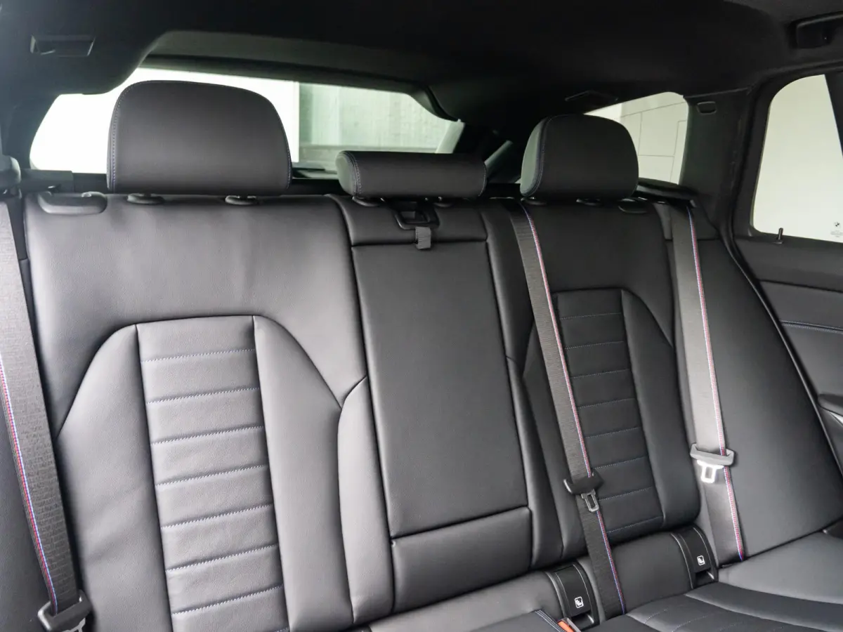 330e High Executive | M Sportpakket Pro | Innovation Pack | Comfort Pack | Individual Lak