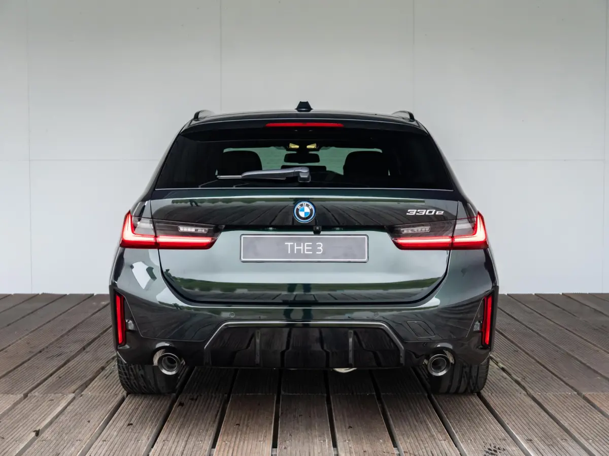 330e High Executive | M Sportpakket Pro | Innovation Pack | Comfort Pack | Individual Lak