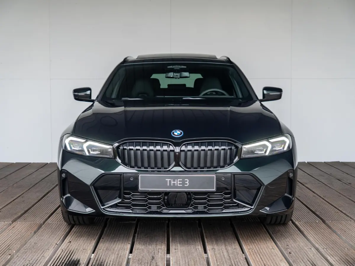 330e High Executive | M Sportpakket Pro | Innovation Pack | Comfort Pack | Individual Lak
