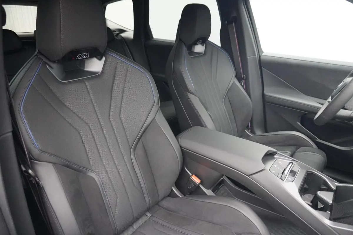 40 eDrive 83 kWh M Sportpakket Pro | Trekhaak | Harman Kardon | Head-up | Rondomzicht camera | Stoel & Stuurwielverwarming