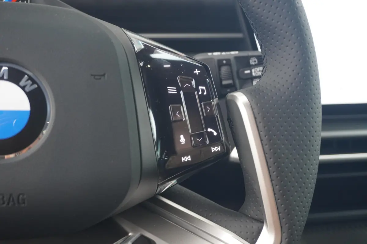 40 eDrive 83 kWh M Sportpakket Pro | Trekhaak | Harman Kardon | Head-up | Rondomzicht camera | Stoel & Stuurwielverwarming
