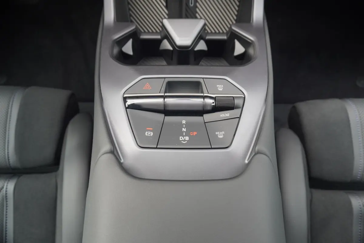 40 eDrive 83 kWh M Sportpakket Pro | Trekhaak | Harman Kardon | Head-up | Rondomzicht camera | Stoel & Stuurwielverwarming