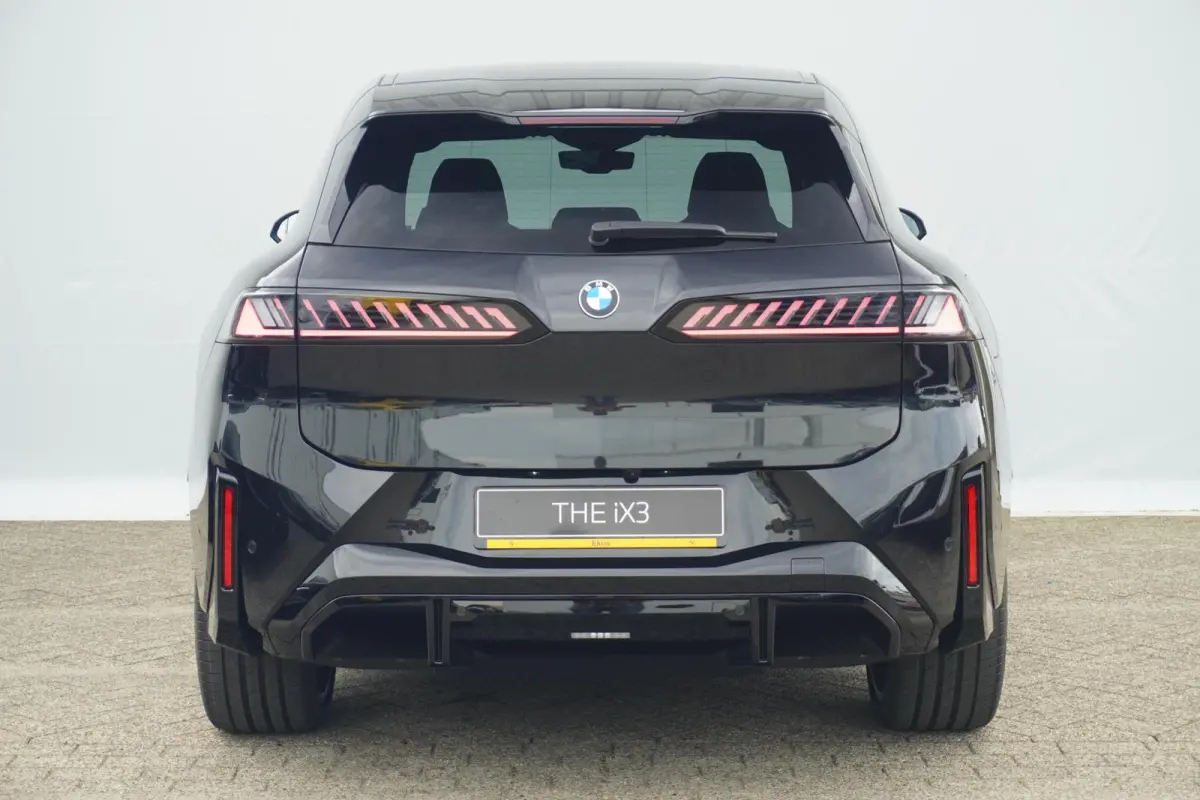 40 eDrive 83 kWh M Sportpakket Pro | Trekhaak | Harman Kardon | Head-up | Rondomzicht camera | Stoel & Stuurwielverwarming