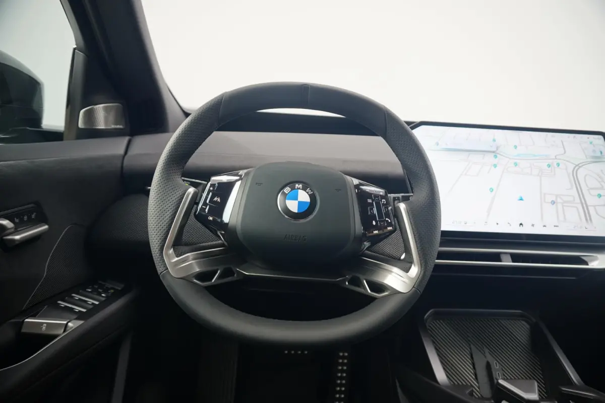 40 eDrive 83 kWh M Sportpakket Pro | Trekhaak | Harman Kardon | Head-up | Rondomzicht camera | Stoel & Stuurwielverwarming