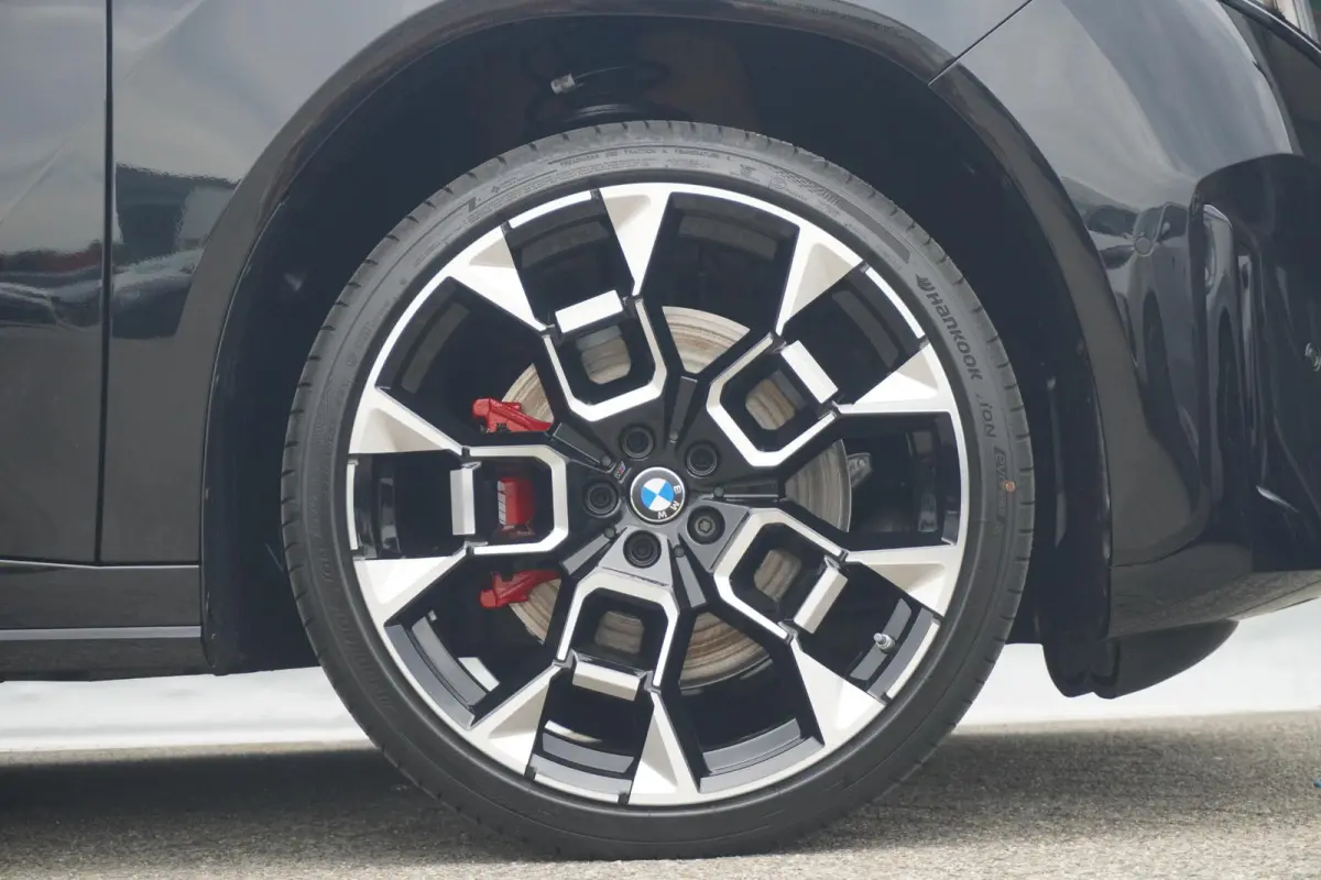 40 eDrive 83 kWh M Sportpakket Pro | Trekhaak | Harman Kardon | Head-up | Rondomzicht camera | Stoel & Stuurwielverwarming