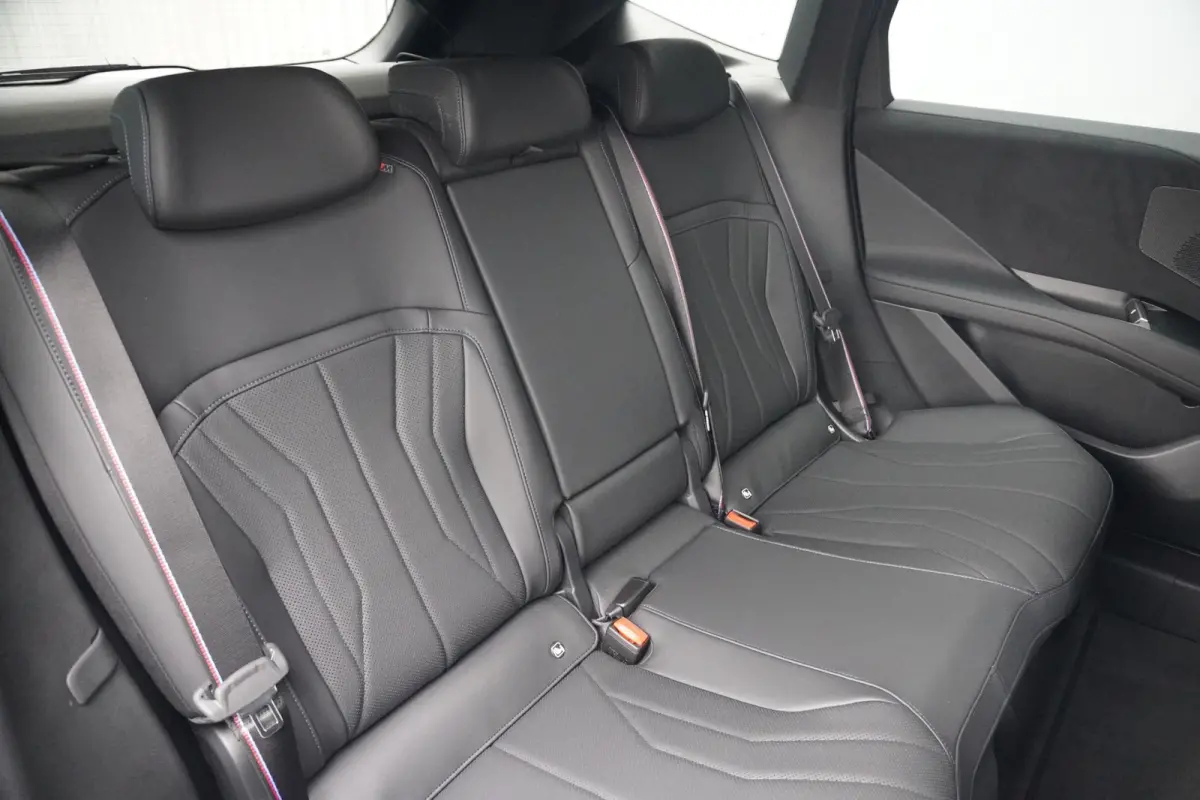 40 eDrive 83 kWh M Sportpakket Pro | Trekhaak | Harman Kardon | Head-up | Rondomzicht camera | Stoel & Stuurwielverwarming