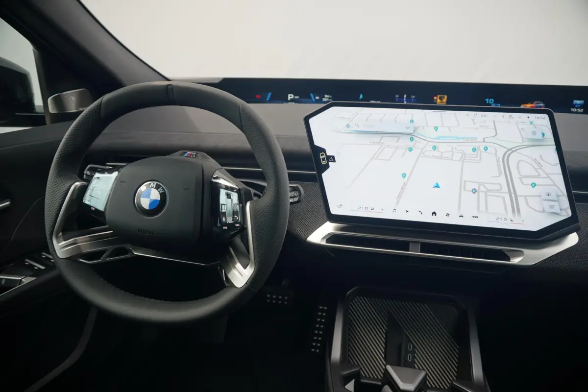 40 eDrive 83 kWh M Sportpakket Pro | Trekhaak | Harman Kardon | Head-up | Rondomzicht camera | Stoel & Stuurwielverwarming