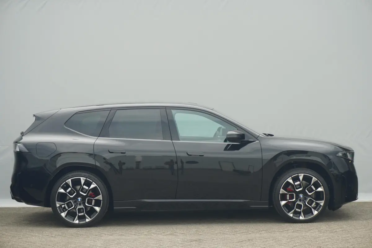 40 eDrive 83 kWh M Sportpakket Pro | Trekhaak | Harman Kardon | Head-up | Rondomzicht camera | Stoel & Stuurwielverwarming