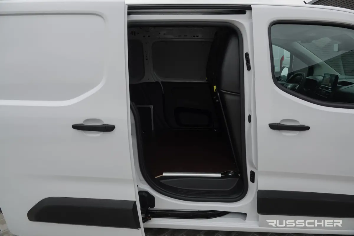 L1 | 1.5 BlueHDi 130 Pk Aut. | Stoel-Bank | Achteruitrijcamera | Camera binnenspiegel | Parkeersensoren