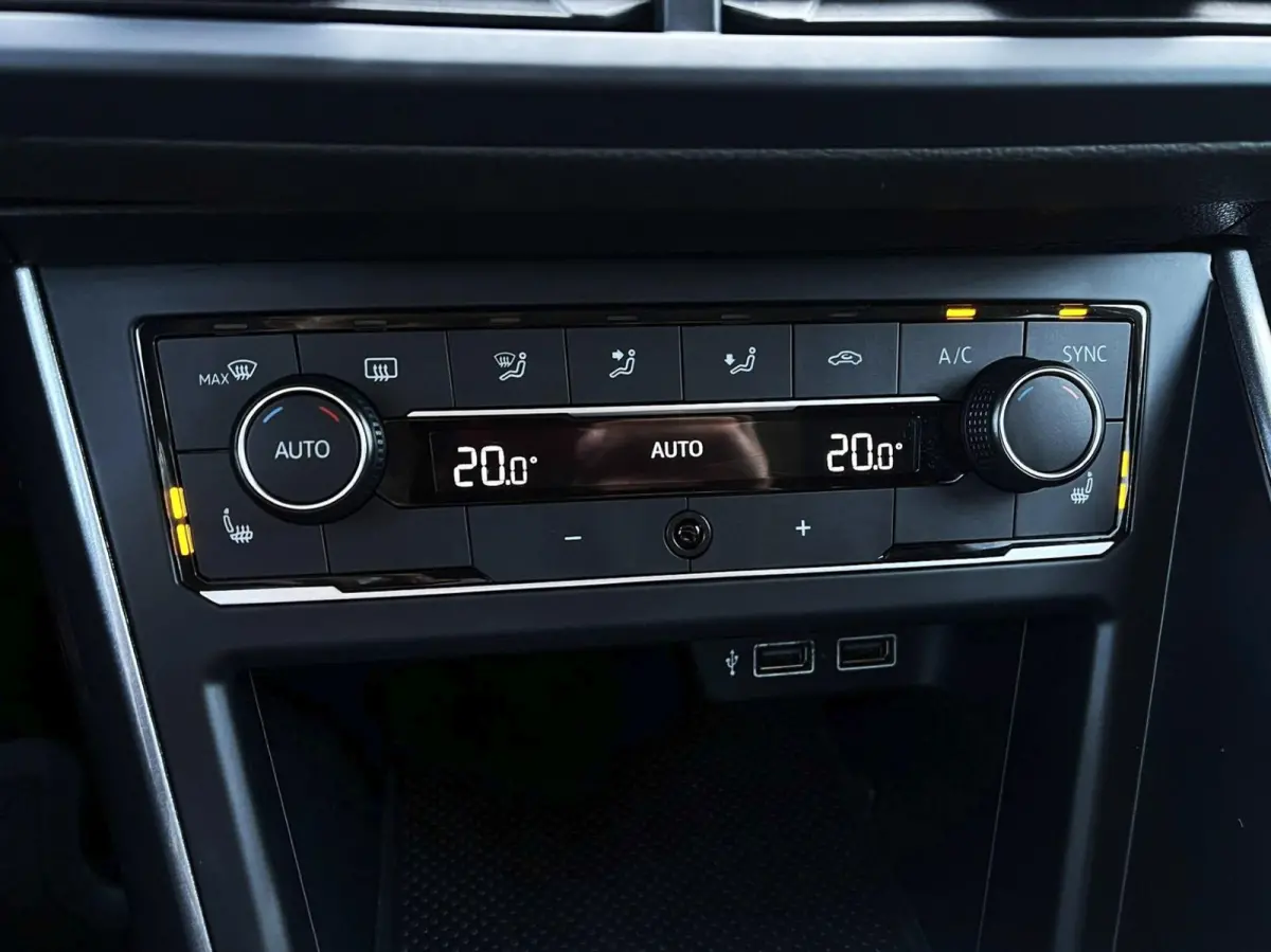1.0 TSI 95pk Highline Business R | Navigatie | Camera | Stoelverwarming