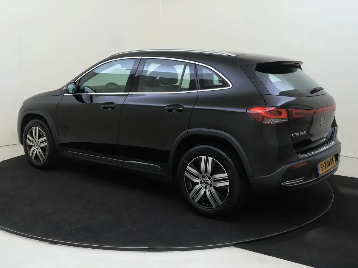 250 Luxury Line 67 kWh / DISTRONIC/ Sfeerverlichting/ El. Trekhaak